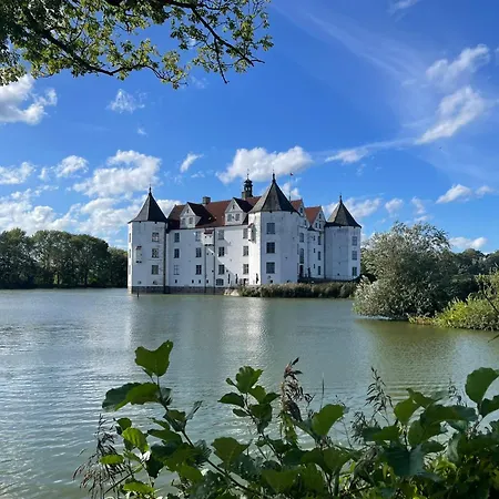 Poseby - Strandnah & Im Gruenen Mit Kamin