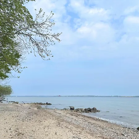 Poseby - Strandnah & Im Gruenen Mit Kamin