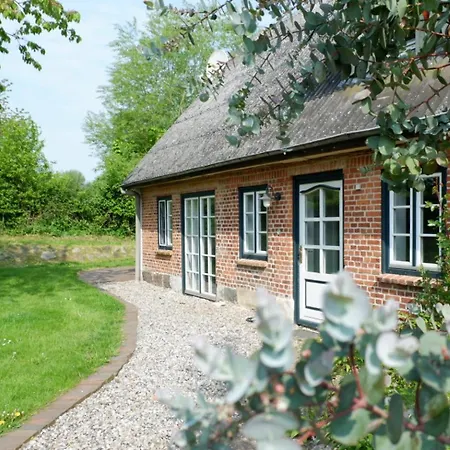 Poseby - Strandnah & Im Gruenen Mit Kamin *